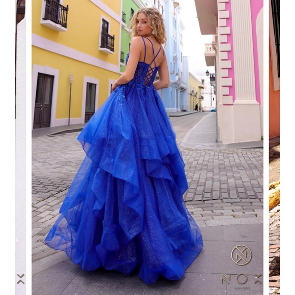 Beautiful formal gown - Picture 2 of 3